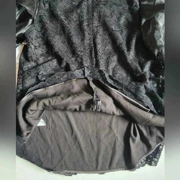 Rachel Parcell ruffle shoulder lace blouse size Medium New Black - Picture 12 of 15